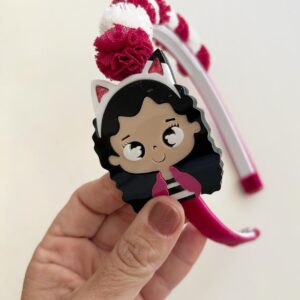 Tiara pompom aplique luxo