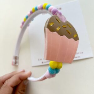 Tiara Pompom malha aplique luxo