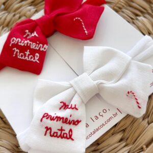 Laço Lara linho puro bordado à mão na faixa de meia